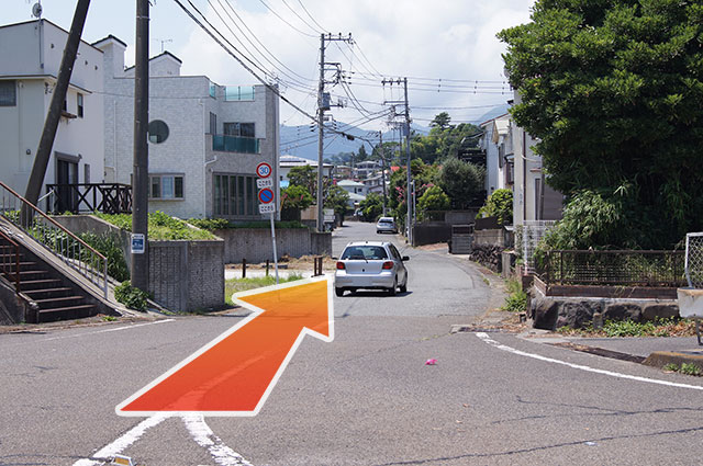 そのまま突き当たりまで道なりです。